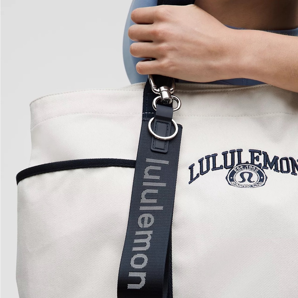 Lululemon Never Lost Keychain- True Navy/White